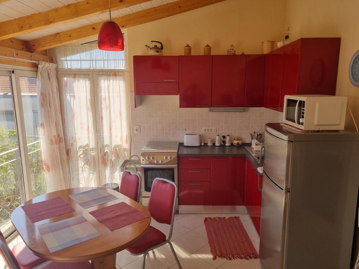Greenview Apartment With Parking Ровин Екстериор снимка