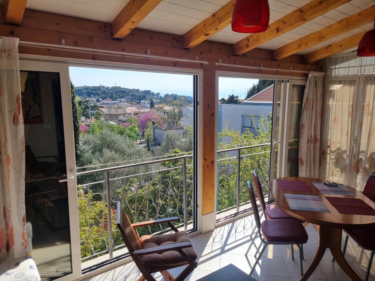 Greenview Apartment With Parking Ровин Екстериор снимка