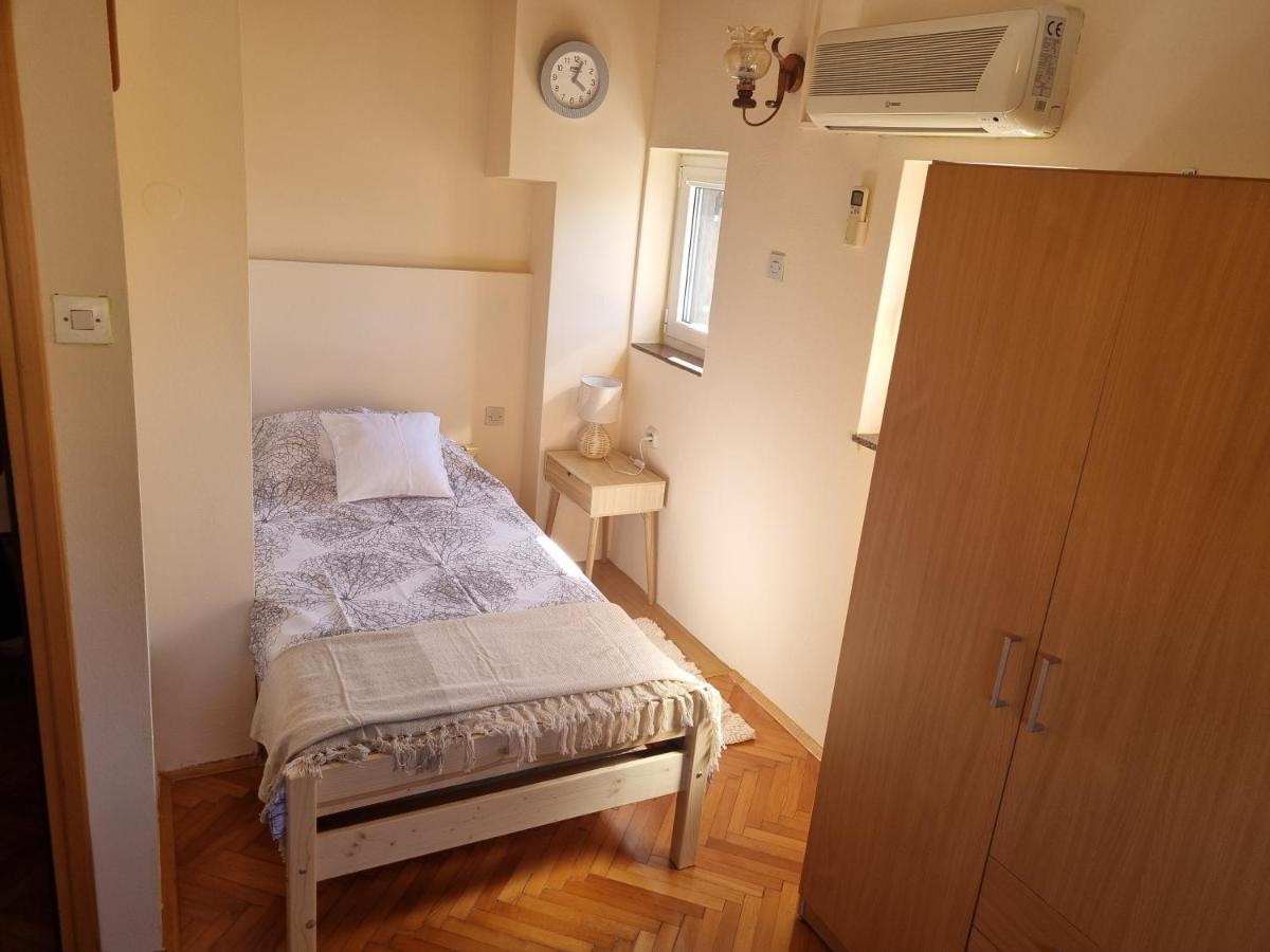 Greenview Apartment With Parking Ровин Екстериор снимка