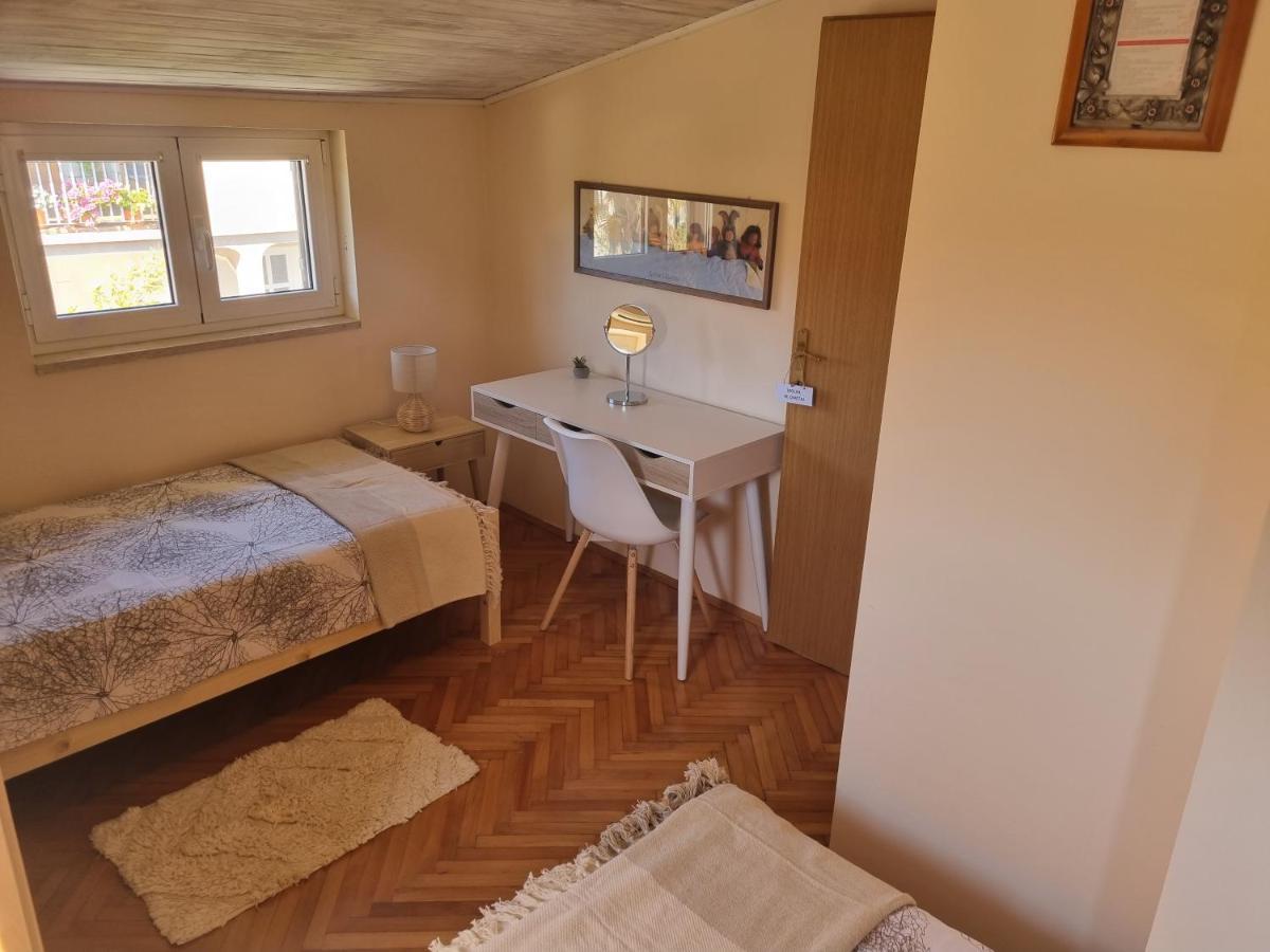 Greenview Apartment With Parking Ровин Екстериор снимка
