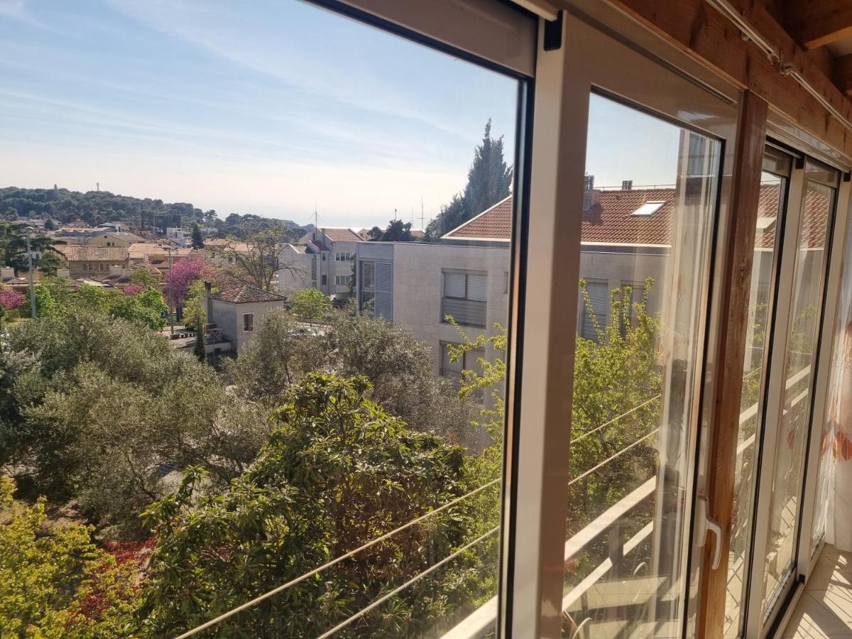 Greenview Apartment With Parking Ровин Екстериор снимка